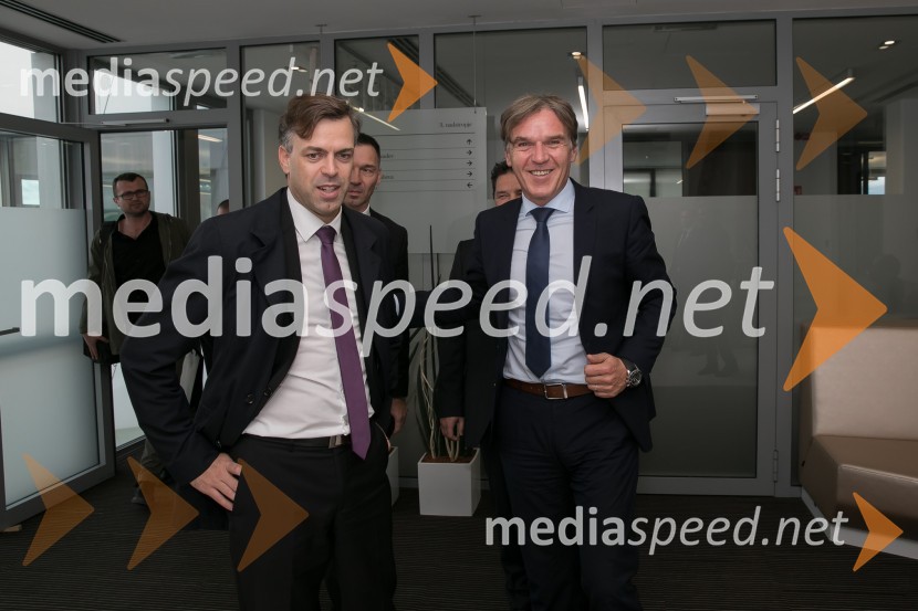  Gregor Macedoni, župan, Mestna občina Novo mesto; mag. David Kastelic, predsednik uprave,  Zavarovalnica Sava, d.d.Zavarovalnica Sava Novo mesto doživlja kot svoj drugi sedež