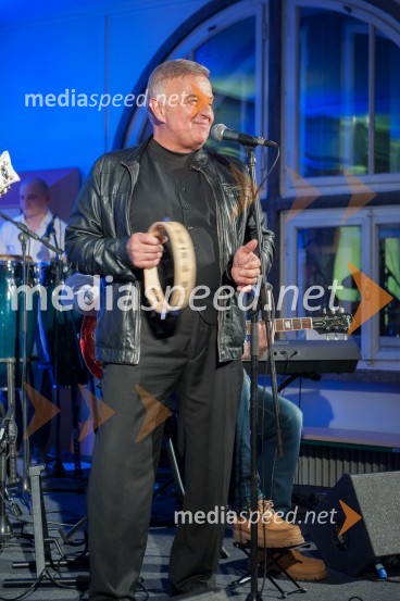  Jernej Jung, pevec in vodja nekdanje glasbene skupine Mladi leviTomaž Domicelj – koncert ''Na Šubičevi začeli – in preživeli''