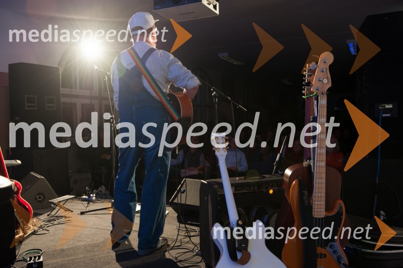  Tomaž Domicelj, glasbenikTomaž Domicelj – koncert ''Na Šubičevi začeli – in preživeli''