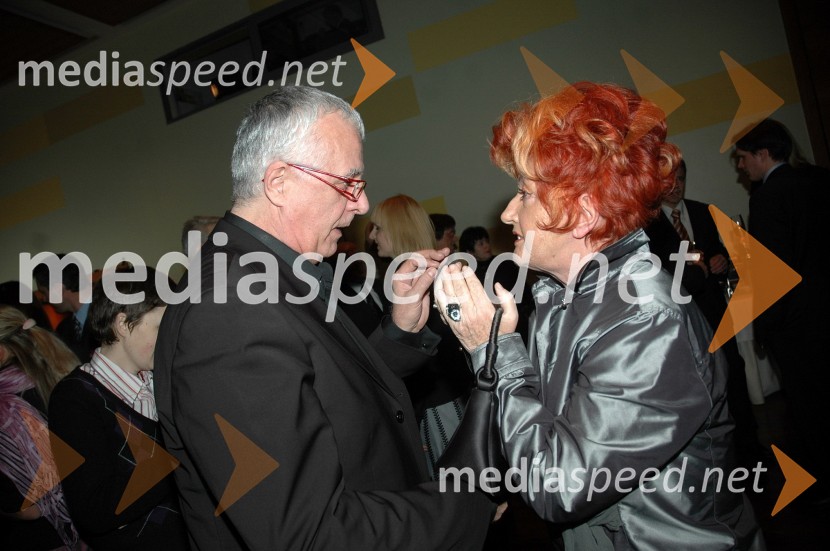 Vinko Vasle, direktor Radia Slovenija in Bernarda Jeklin, nekdanja urednica JaneSprejem treh predsednikov za novinarje