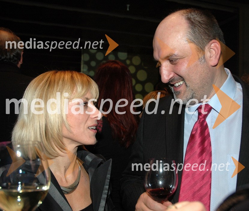 Barbra Jermann, televizijska voditeljica in novinarka in dr. Janez Markeš, odgovorni urednik dnevnika DeloSprejem treh predsednikov za novinarje