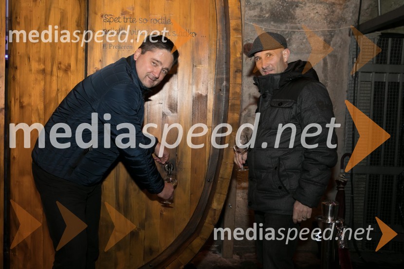  Boštjan Trilar, župan občine Kranj;  Tomaž Štefe, direktor Zavoda za turizem in kulturo KranjVinska pot v Rovih pod starim Kranjem