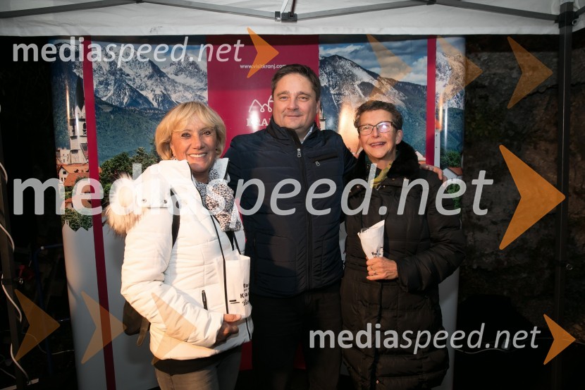  Zvonka Hočevar, direktorica Doma upokojencev Kranj;  Boštjan Trilar, župan občine Kranj;  Smiljana V. Slavec, predsednica Komisije za pametno mesto, MOKVinska pot v Rovih pod starim Kranjem