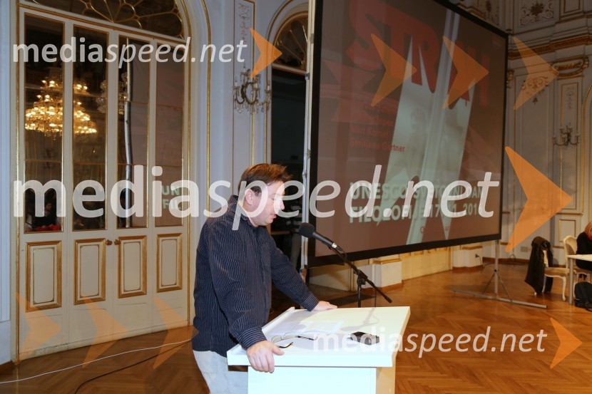 dr. Boris Vezjak, filozof, družbeni kritik in publicist, Filozofska fakulteta, Univerza v MariboruPrireditev ob svetovnem dnevu filozofije