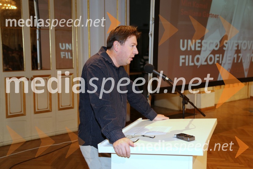 dr. Boris Vezjak, filozof, družbeni kritik in publicist, Filozofska fakulteta, Univerza v MariboruPrireditev ob svetovnem dnevu filozofije