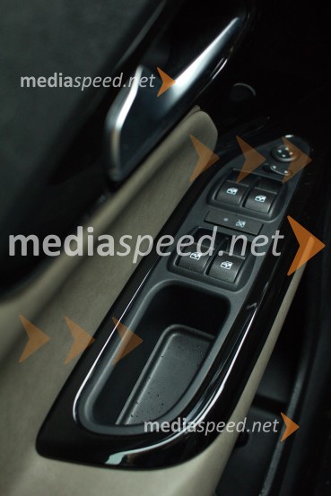Fiat Tipo 1,6 Multijet Lounge, regulacija oken in ogledalFiat Tipo 1,6 Multijet Lounge, Mediaspeed test