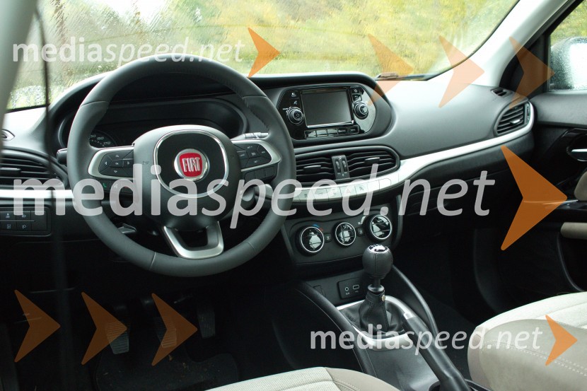 Fiat Tipo 1,6 Multijet Lounge, notranjostFiat Tipo 1,6 Multijet Lounge, Mediaspeed test