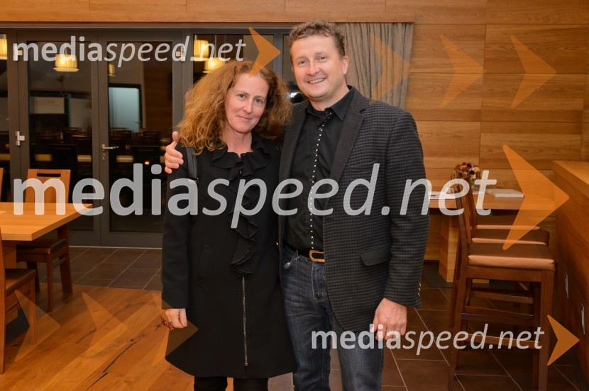  Dorina Gujt, pevka;  Danilo Steyer,   vinar, Steyer Vina; vinski vitez, predsednik Vinske reprezentance SlovenijeVino in prijateljstvo 2016, odprtje razstave