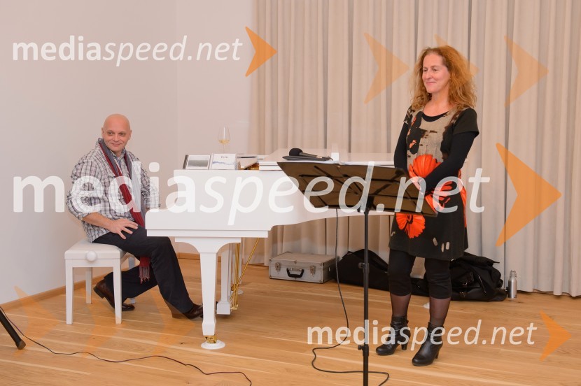  Dejan Berden, pianist;  Dorina Gujt, pevkaVino in prijateljstvo 2016, odprtje razstave