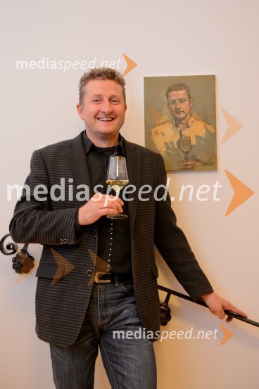  Danilo Steyer,   vinar, Steyer Vina; vinski vitez, predsednik Vinske reprezentance SlovenijeVino in prijateljstvo 2016, odprtje razstave