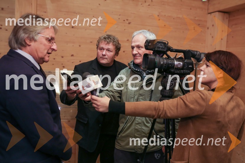 dr. Iztok Simoniti, karierni diplomat, pogajalec, profesor za področje diplomacijeIztok Simoniti in Meta Kušar gosta v skednju Škrabčeve domačije