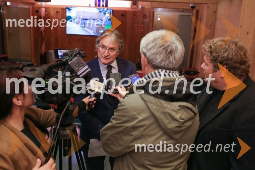 dr. Iztok Simoniti, karierni diplomat, pogajalec, profesor za področje diplomacijeIztok Simoniti in Meta Kušar gosta v skednju Škrabčeve domačije