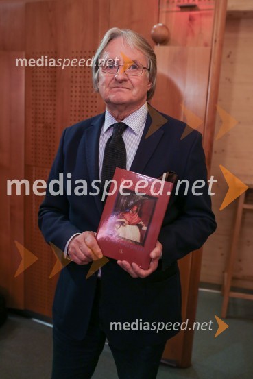 dr. Iztok Simoniti, karierni diplomat, pogajalec, profesor za področje diplomacijeIztok Simoniti in Meta Kušar gosta v skednju Škrabčeve domačije