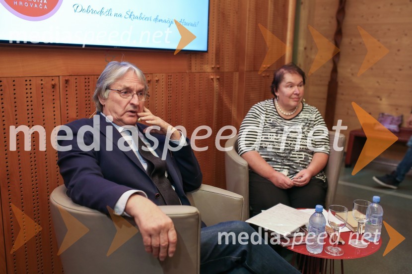 dr. Iztok Simoniti, karierni diplomat, pogajalec, profesor za področje diplomacije;  Meta Kušar, esejistka in pesnicaIztok Simoniti in Meta Kušar gosta v skednju Škrabčeve domačije