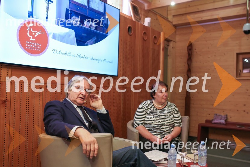 dr. Iztok Simoniti, karierni diplomat, pogajalec, profesor za področje diplomacije;  Meta Kušar, esejistka in pesnicaIztok Simoniti in Meta Kušar gosta v skednju Škrabčeve domačije