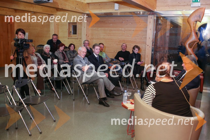 Iztok Simoniti in Meta Kušar gosta v skednju Škrabčeve domačijeIztok Simoniti in Meta Kušar gosta v skednju Škrabčeve domačije