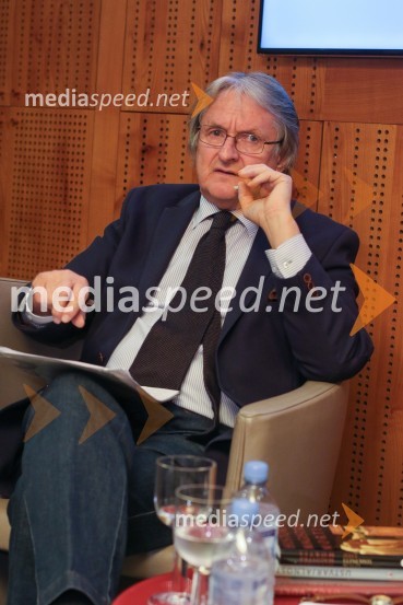 dr. Iztok Simoniti, karierni diplomat, pogajalec, profesor za področje diplomacijeIztok Simoniti in Meta Kušar gosta v skednju Škrabčeve domačije