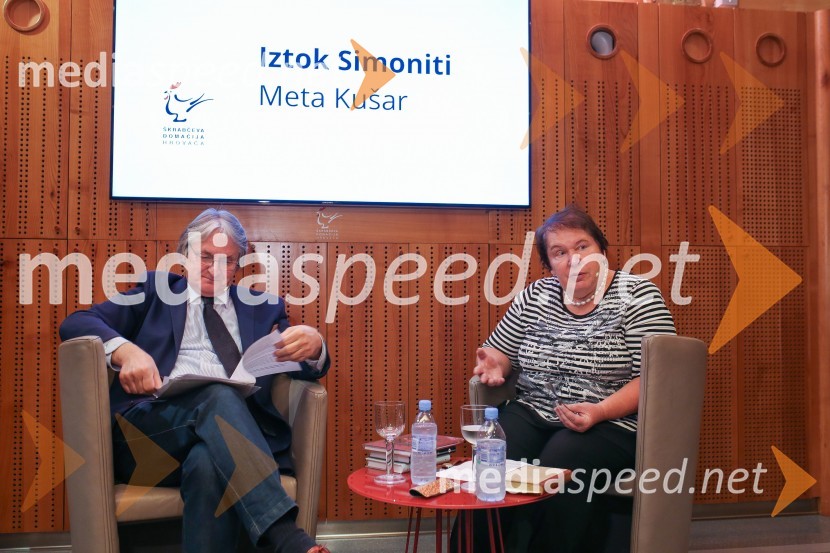 dr. Iztok Simoniti, karierni diplomat, pogajalec, profesor za področje diplomacije;  Meta Kušar, esejistka in pesnicaIztok Simoniti in Meta Kušar gosta v skednju Škrabčeve domačije