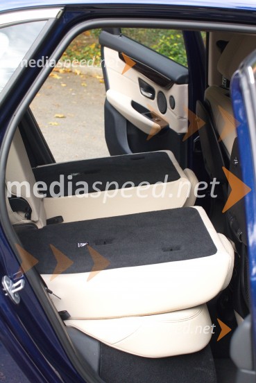 BMW 225xe Active Tourer Luxury Line, razmerje podiranja zadnje klopi je 40:20:40BMW 225xe Active Tourer Luxury Line, mediaspeed test