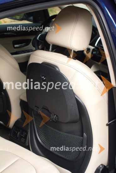 BMW 225xe Active Tourer Luxury Line, mizica na stenah sprednjih sedeževBMW 225xe Active Tourer Luxury Line, mediaspeed test