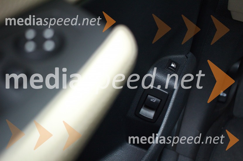 BMW 225xe Active Tourer Luxury Line, odpiranje prtljažnika iz kabineBMW 225xe Active Tourer Luxury Line, mediaspeed test