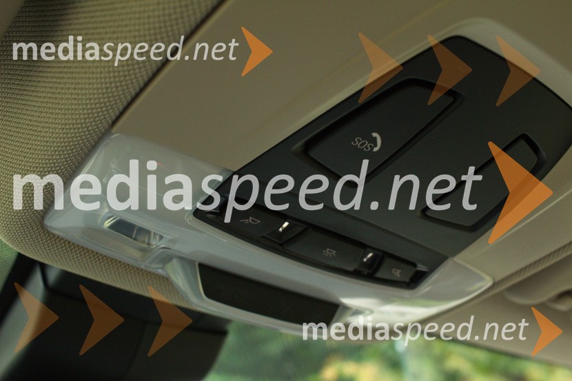 BMW 225xe Active Tourer Luxury Line, tipka SOS na stropuBMW 225xe Active Tourer Luxury Line, mediaspeed test