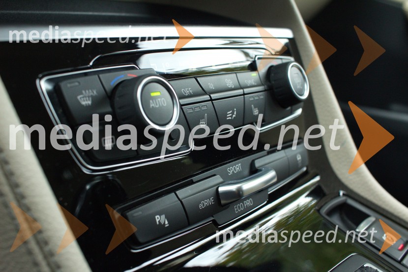 BMW 225xe Active Tourer Luxury Line, tipka eDrive izdaja pogonski sklop&nbsp;BMW 225xe Active Tourer Luxury Line, mediaspeed test