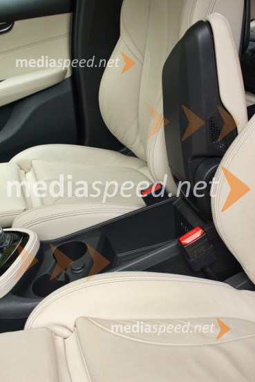 BMW 225xe Active Tourer Luxury Line, udobni sedeži&nbsp;BMW 225xe Active Tourer Luxury Line, mediaspeed test