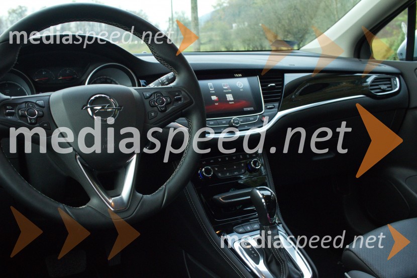 Opel Astra Sports Tourer 1.6 CDTI Ecotec Avt. Innovation, notranjostOpel Astra Sports Tourer 1.6 CDTI Ecotec Avt. Innovation, mediaspeed test