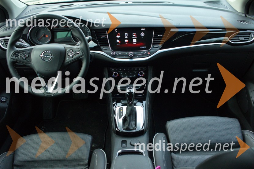 Opel Astra Sports Tourer 1.6 CDTI Ecotec Avt. Innovation, notranjostOpel Astra Sports Tourer 1.6 CDTI Ecotec Avt. Innovation, mediaspeed test