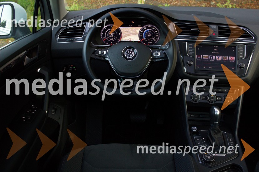 Volkswagen Tiguan 2.0 TDI 4Motion Highline, digitalni merilniki popestrijo notranjostVolkswagen Tiguan 2.0 TDI 4Motion Highline, mediaspeed test