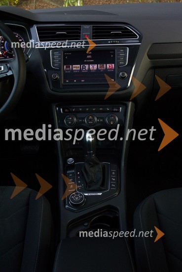 Volkswagen Tiguan 2.0 TDI 4Motion Highline, sredinks konzolaVolkswagen Tiguan 2.0 TDI 4Motion Highline, mediaspeed test