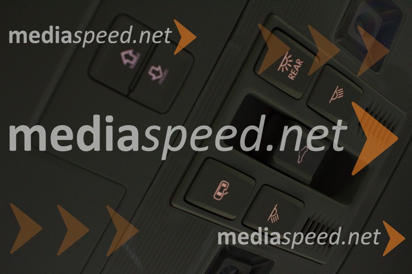 Volkswagen Tiguan 2.0 TDI 4Motion Highline, stropne komande za streho in ličiVolkswagen Tiguan 2.0 TDI 4Motion Highline, mediaspeed test