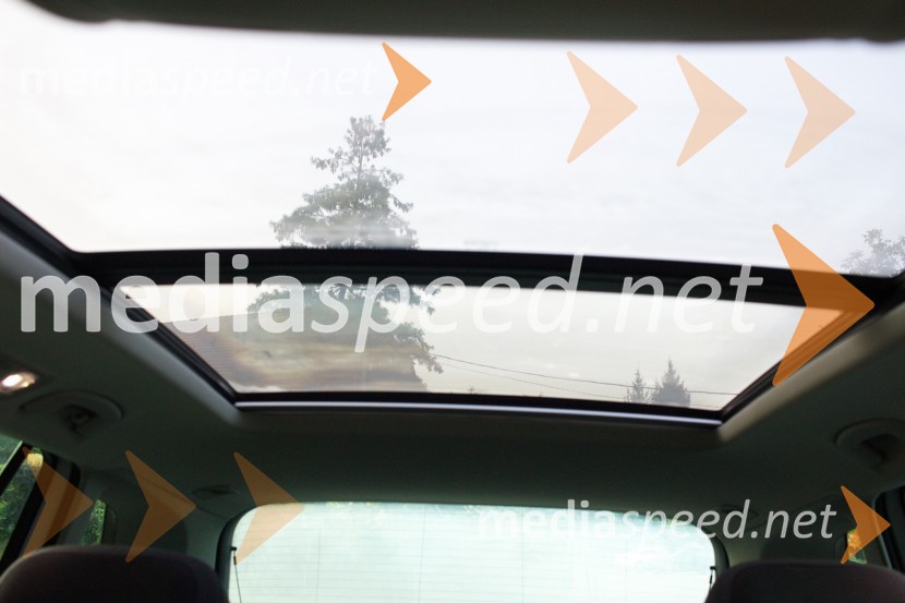 Volkswagen Tiguan 2.0 TDI 4Motion Highline, panoramska streha se do polovice odpreVolkswagen Tiguan 2.0 TDI 4Motion Highline, mediaspeed test