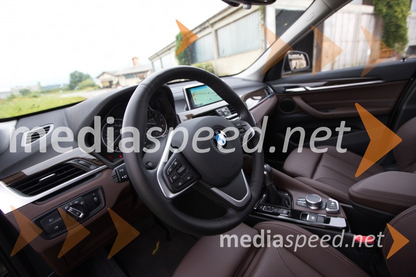 BMW X1 xDrive25d, notranjostBMW X1 xDrive25d, mediaspeed test