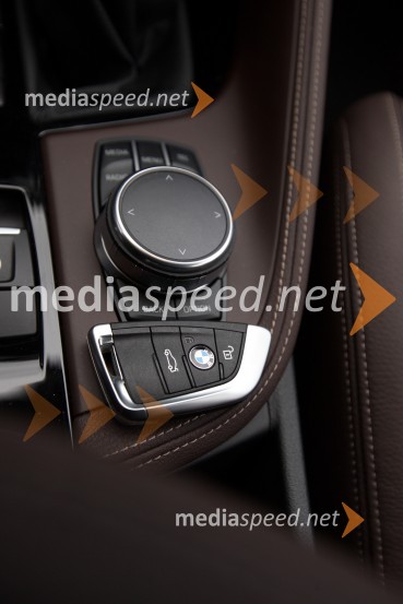 BMW X1 xDrive25d, vrtljivi gumb za upravljanje po menujihBMW X1 xDrive25d, mediaspeed test
