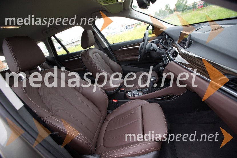 BMW X1 xDrive25d, rjavo usnje za prestižni izgledBMW X1 xDrive25d, mediaspeed test