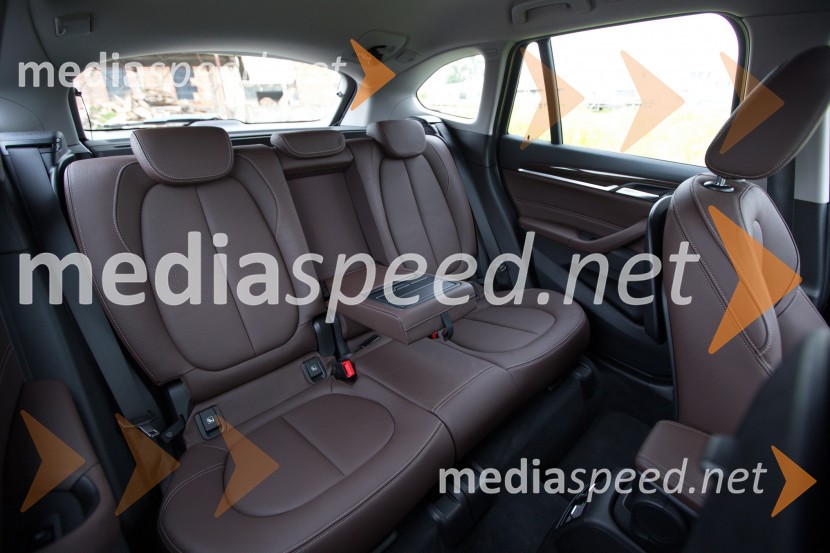 BMW X1 xDrive25d, udobje tudi na zadnji klopiBMW X1 xDrive25d, mediaspeed test