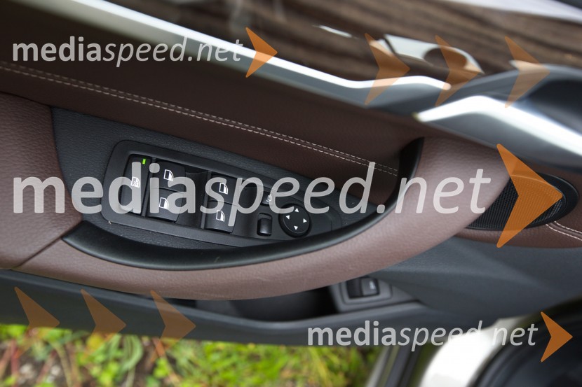 BMW X1 xDrive25d, usnjene vratne oblogeBMW X1 xDrive25d, mediaspeed test