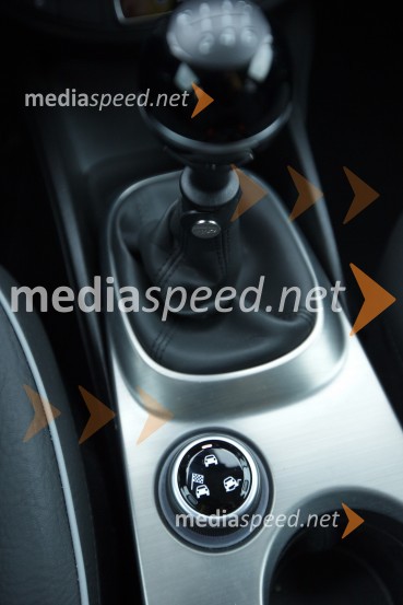 Fiat 500X Off Road Look 2.0 Multijet II 4x4 Cross, izbira načina vožnjeFiat 500X Off Road Look 2.0 Multijet II 4x4 Cross, mediaspeed test