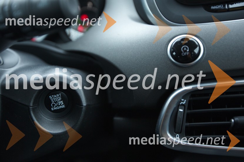 Fiat 500X Off Road Look 2.0 Multijet II 4x4 Cross, zagon motorja preko gumbaFiat 500X Off Road Look 2.0 Multijet II 4x4 Cross, mediaspeed test