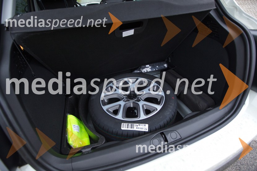 Fiat 500X Off Road Look 2.0 Multijet II 4x4 Cross, rezrvno kolo v polni velikostiFiat 500X Off Road Look 2.0 Multijet II 4x4 Cross, mediaspeed test