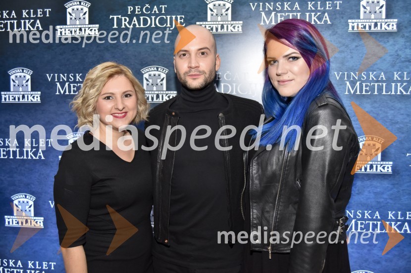  Simona  Žugelj Cajnar, marketing, Kmetijska zadruga Metlika;  Miha Kavčič, televizijski voditelj, bivši tekmovalec KmetijeVinska klet Metlika v novi preobleki