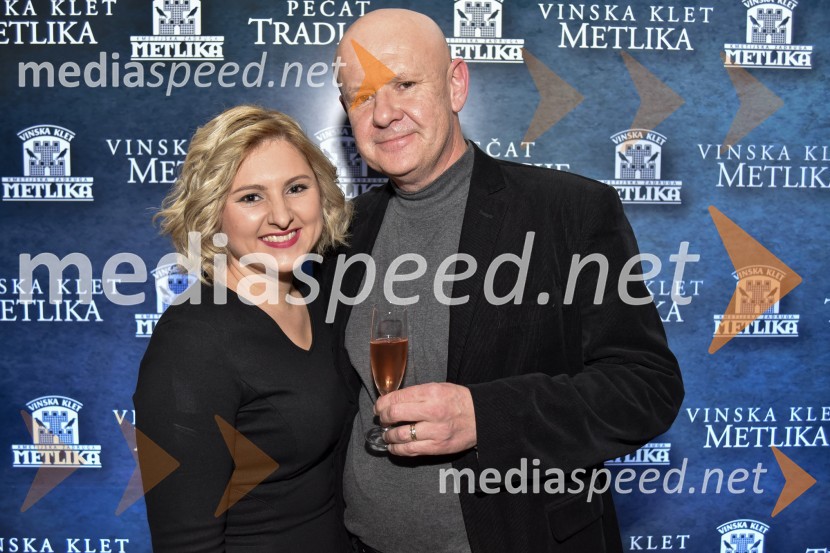  Simona  Žugelj Cajnar, marketing, Kmetijska zadruga Metlika;  ... Vinska klet Metlika v novi preobleki