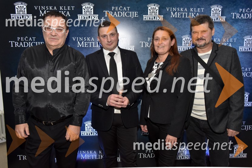  Miloš  Čirič, M. Lobos;  Jože Cajnar, direktor Kmetijske zadruge Metlika;  ... ;  ... Vinska klet Metlika v novi preobleki