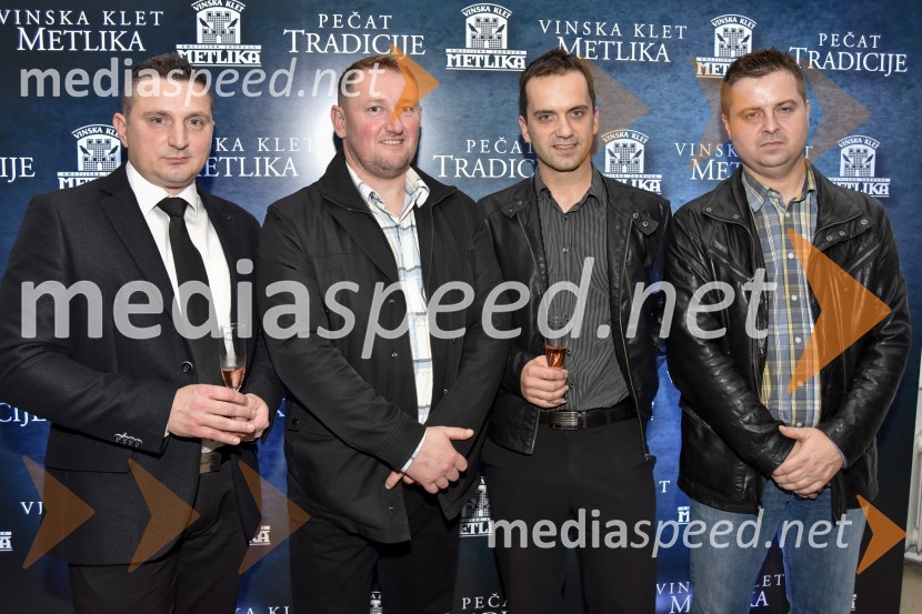  Jože Cajnar, direktor Kmetijske zadruge Metlika;  ... ;  ... ;  ... Vinska klet Metlika v novi preobleki