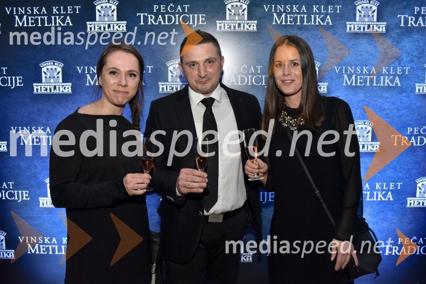  ... ;  Jože Cajnar, direktor Kmetijske zadruge Metlika;  ... Vinska klet Metlika v novi preobleki