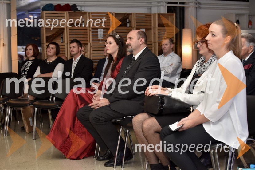  Jana Štajdohar, Kraljica metliške črnine 2016;  ... ;  ... ;  ... Vinska klet Metlika v novi preobleki