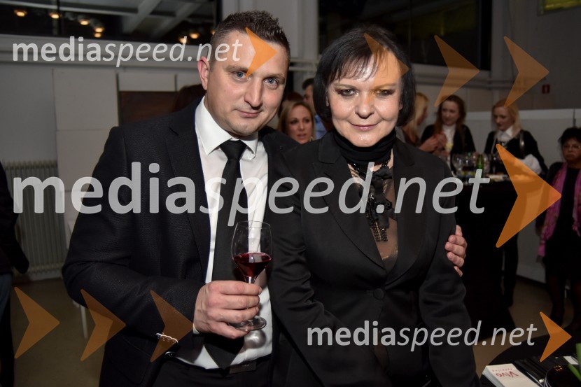  Jože Cajnar, direktor Kmetijske zadruge Metlika;  Jožica  Brodarič, modna poznavalkaVinska klet Metlika v novi preobleki