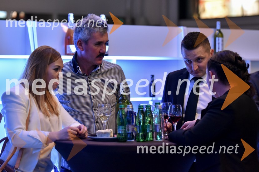  ... ;  ... ;  Jože Cajnar, direktor Kmetijske zadruge MetlikaVinska klet Metlika v novi preobleki